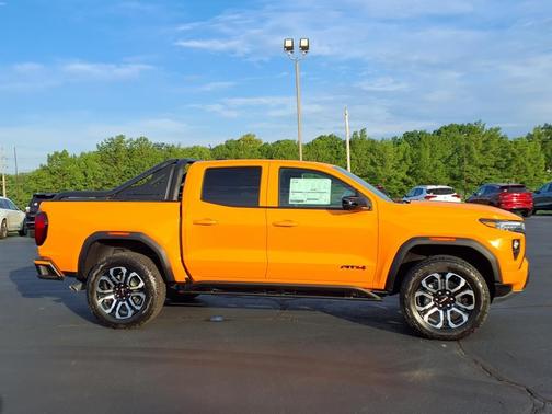 2025 GMC Canyon AT4