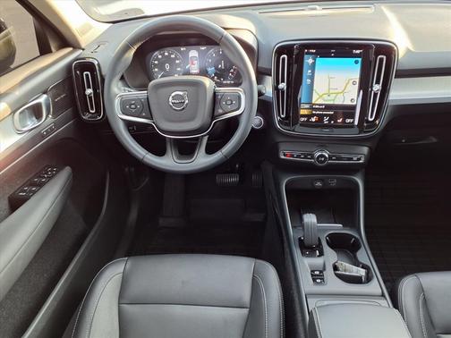 2021 Volvo XC40 T5 Momentum