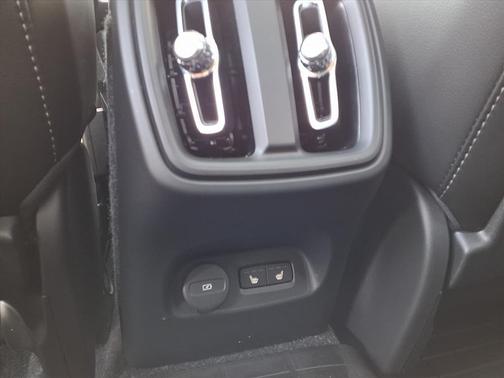 2021 Volvo XC40 T5 Momentum