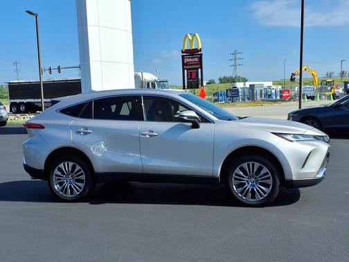 2022 Toyota Venza XLE