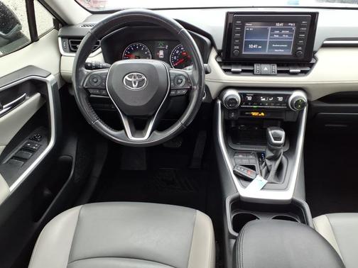 2019 Toyota RAV4 XLE Premium