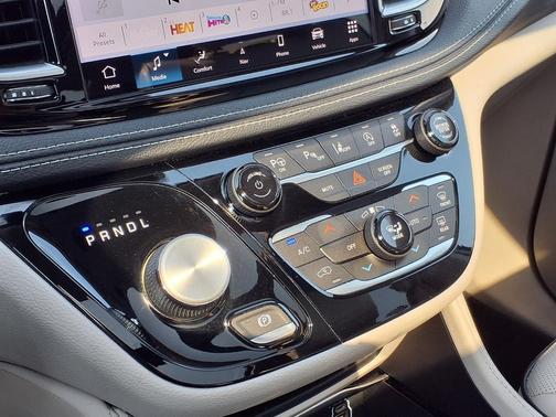 Silver 2021 Chrysler Pacifica Limited