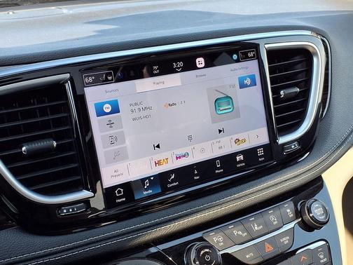 Silver 2021 Chrysler Pacifica Limited