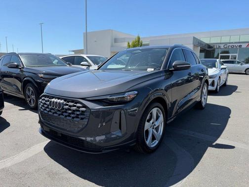 Tambora Gray Metallic 2025 Audi Q5 2.0T quattro Premium