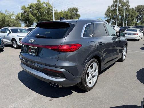 Tambora Gray Metallic 2025 Audi Q5 2.0T quattro Premium