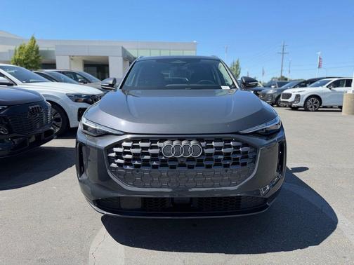 Tambora Gray Metallic 2025 Audi Q5 2.0T quattro Premium