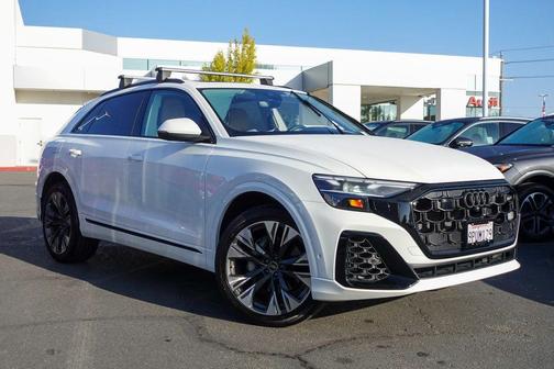 2025 Audi Q8 55 Premium