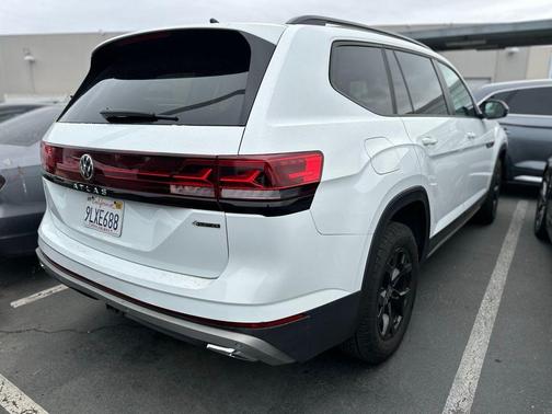 2024 Volkswagen Atlas 2.0T Peak Edition SE w/Technology