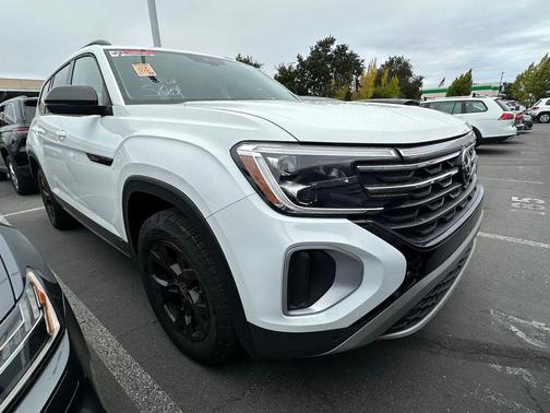 2024 Volkswagen Atlas 2.0T Peak Edition SE w/Technology