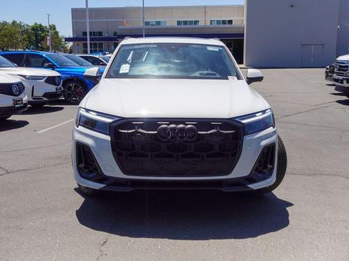Glacier White Metallic 2026 Audi Q7 55 Prestige