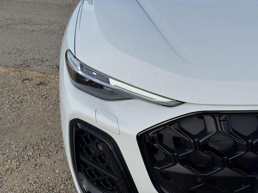 Glacier White Metallic 2026 Audi Q5 PLUS