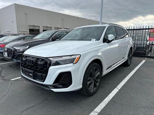 Glacier White Metallic 2025 Audi Q7 55 Premium Plus