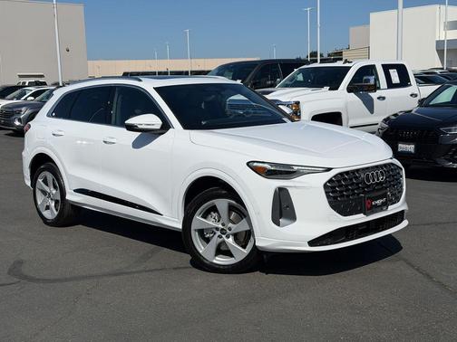 White 2026 Audi Q5 PLUS