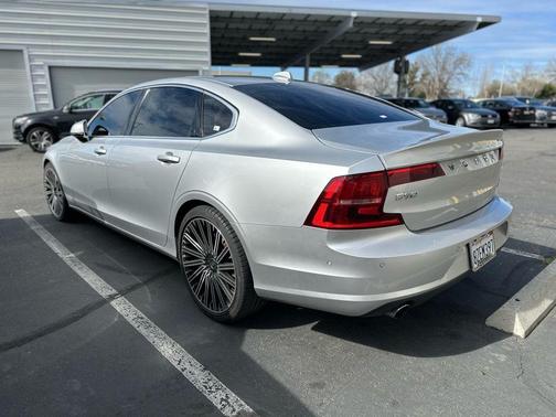 2018 Volvo S90 T5 Momentum