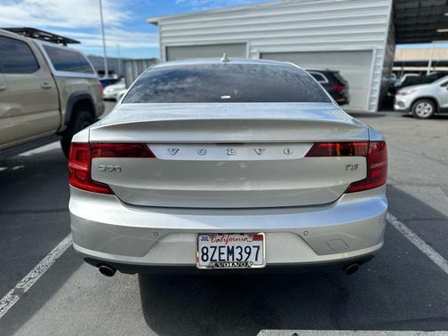 2018 Volvo S90 T5 Momentum