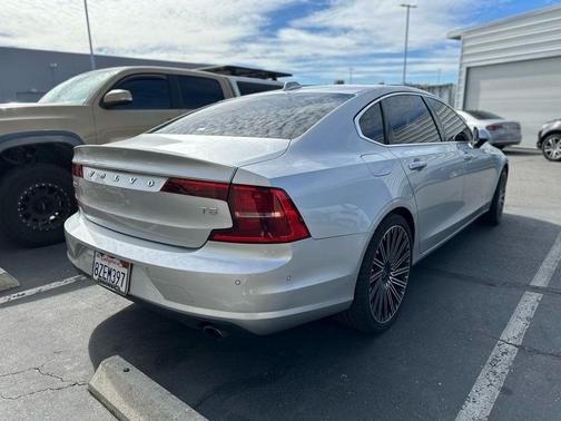 2018 Volvo S90 T5 Momentum