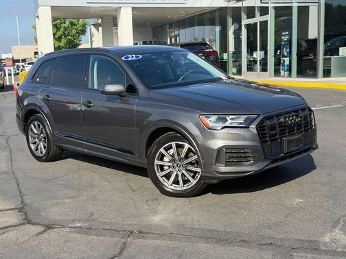 Samurai Gray Metallic 2022 Audi Q7 45 Premium Plus