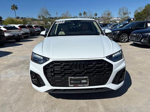 Glacier White Metallic 2023 Audi Q5 e 55 S line quattro Premium