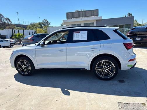 Glacier White Metallic 2023 Audi Q5 e 55 S line quattro Premium