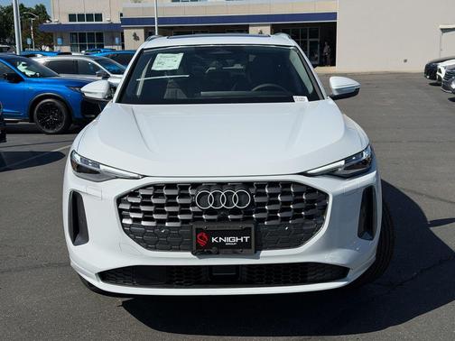 Glacier White Metallic 2026 Audi Q5 PLUS