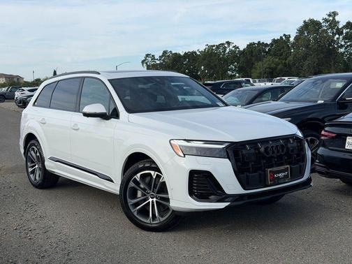 Glacier White Metallic 2026 Audi Q7 45 Premium Plus