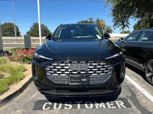 Mythos Black Metallic 2025 Audi Q5 2.0T quattro Premium