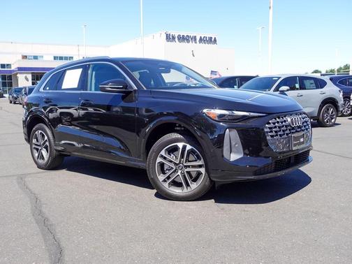 Mythos Black Metallic 2025 Audi Q5 2.0T quattro Premium
