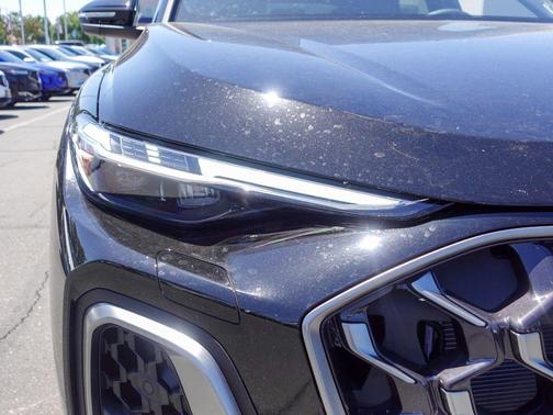 Mythos Black Metallic 2026 Audi Q5 PLUS