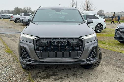 2025 Audi Q7 45 Premium Plus