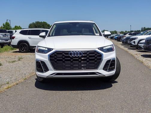 Ibis White 2023 Audi Q5 45 S line quattro Premium