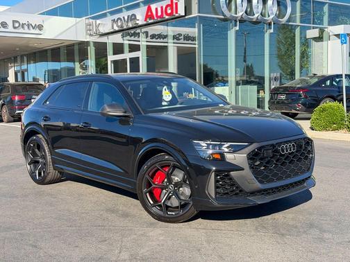 Mythos Black Metallic 2026 Audi RS Q8 4.0T quattro