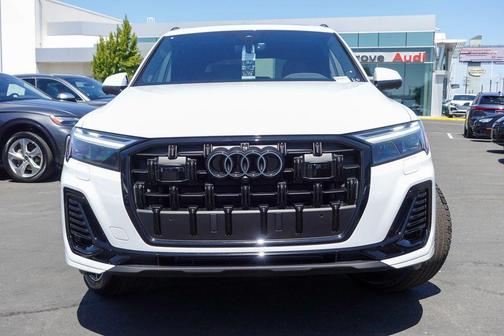 2025 Audi Q7 45 Premium Plus