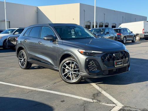 Daytona Gray Metallic 2026 Audi Q5 PLUS