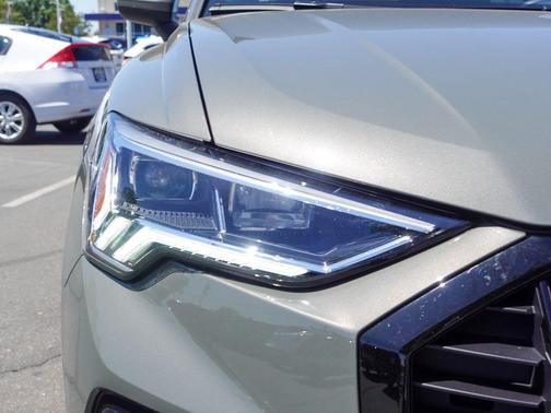 Chronos Gray Metallic 2025 Audi Q3 45 S line Premium