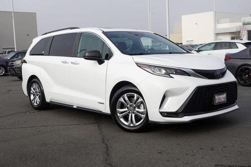 2021 Toyota Sienna XSE 7 Passenger