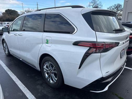 2021 Toyota Sienna XSE 7 Passenger