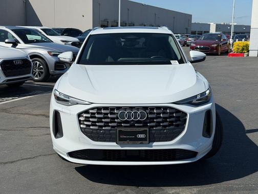 Glacier White Metallic 2025 Audi Q5 2.0T quattro Premium