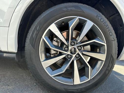 Ibis White 2023 Audi Q5 45 S line quattro Premium