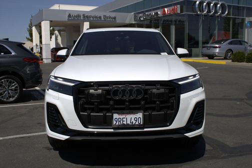 2025 Audi Q7 45 Premium Plus