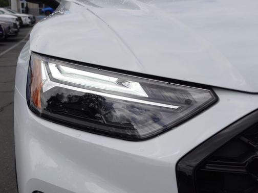 Glacier White Metallic 2023 Audi SQ5 3.0T Premium Plus