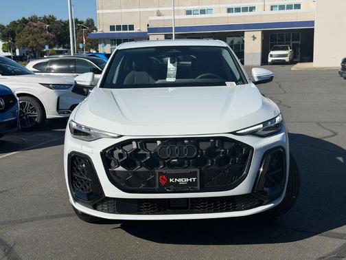 Glacier White Metallic 2026 Audi Q5 PLUS