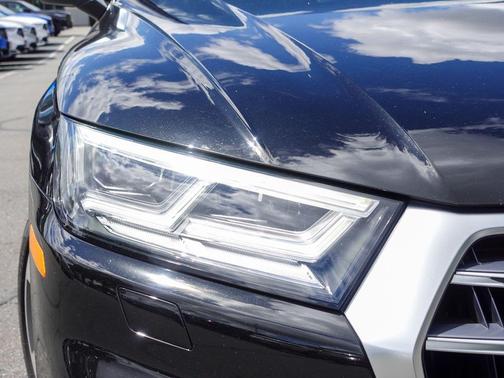 Mythos Black Metallic 2018 Audi SQ5 3.0T Premium Plus