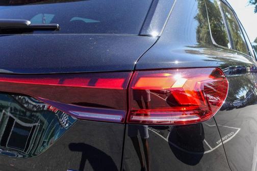 2025 Audi Q6 e-tron Premium