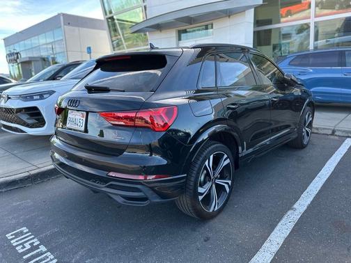 Mythos Black Metallic 2023 Audi Q3 45 S line Premium