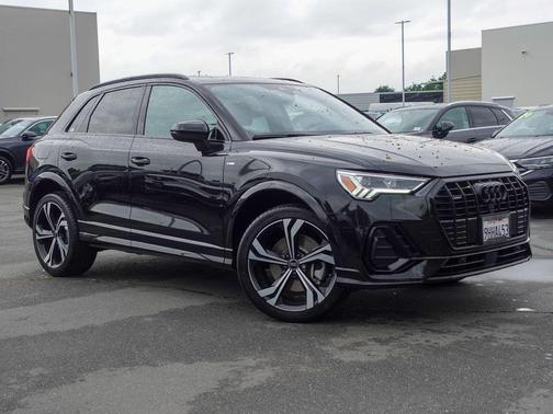 Mythos Black Metallic 2023 Audi Q3 45 S line Premium
