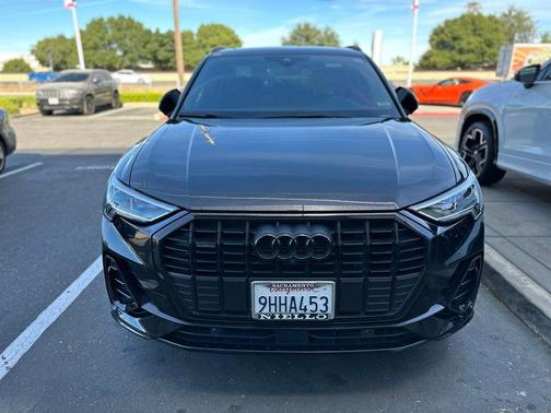 Mythos Black Metallic 2023 Audi Q3 45 S line Premium