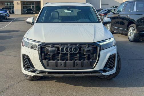 2025 Audi Q7 55 Premium Plus