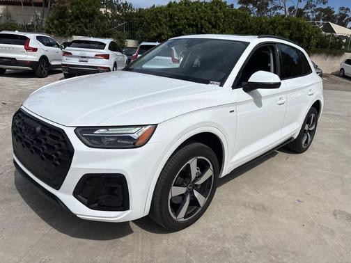 Ibis White 2023 Audi Q5 45 S line Premium Plus