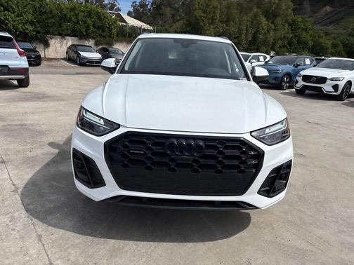 Ibis White 2023 Audi Q5 45 S line Premium Plus