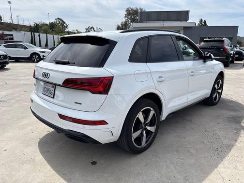 Ibis White 2023 Audi Q5 45 S line Premium Plus